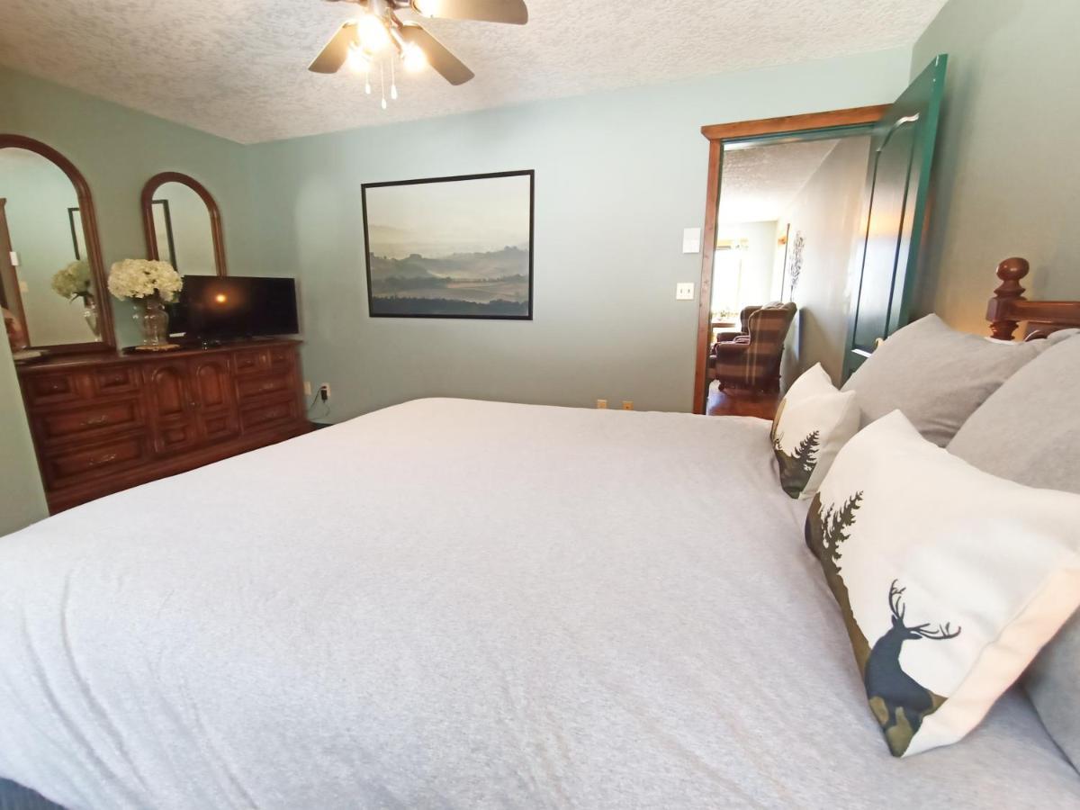 2Mins To Town, Ac & Sauna, Self Check-In, Full Kitchen, Free Laundry & Parking, Family Pet Friendly, Comfortably Sleeps Up To 10 غولدن المظهر الخارجي الصورة