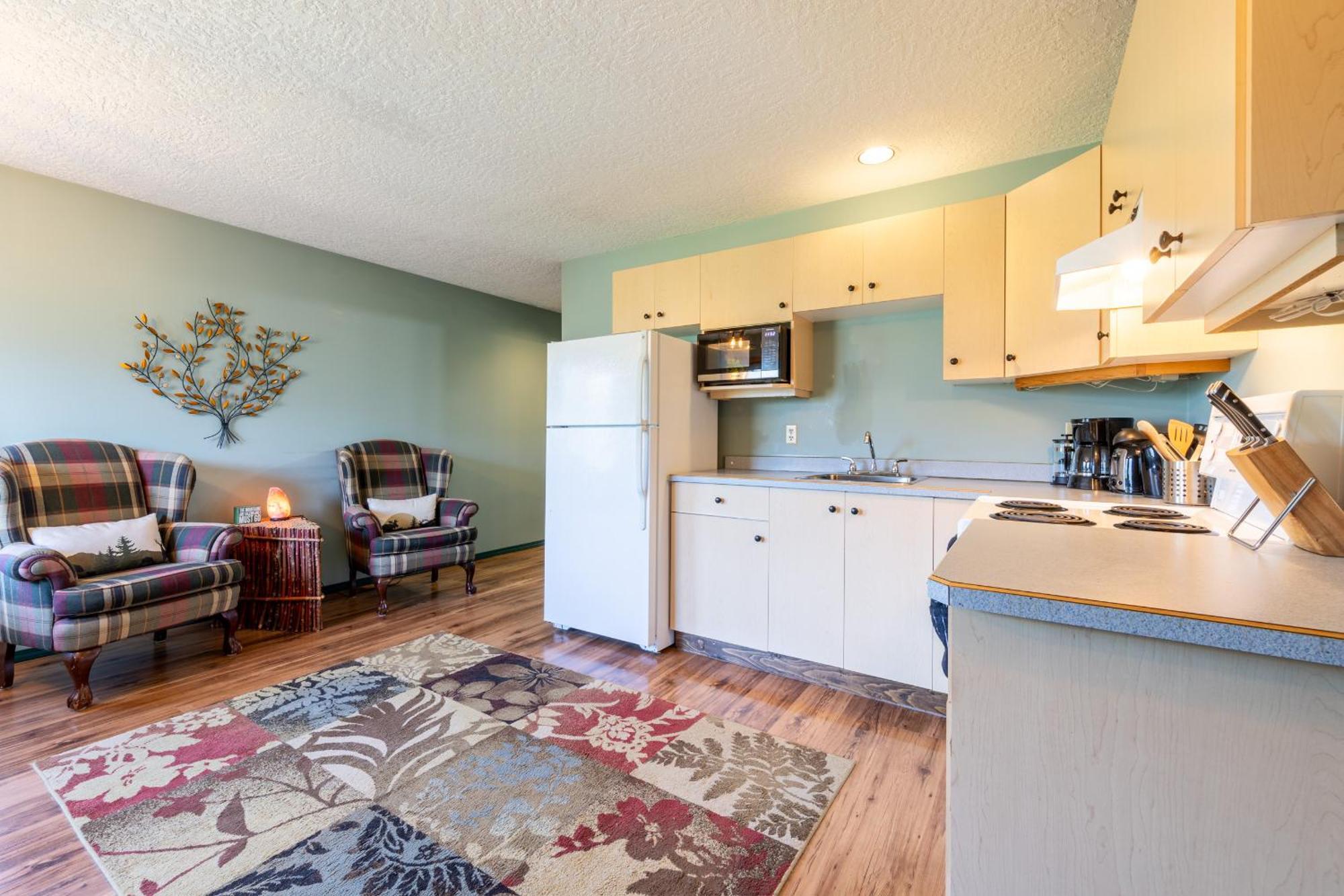 2Mins To Town, Ac & Sauna, Self Check-In, Full Kitchen, Free Laundry & Parking, Family Pet Friendly, Comfortably Sleeps Up To 10 غولدن المظهر الخارجي الصورة