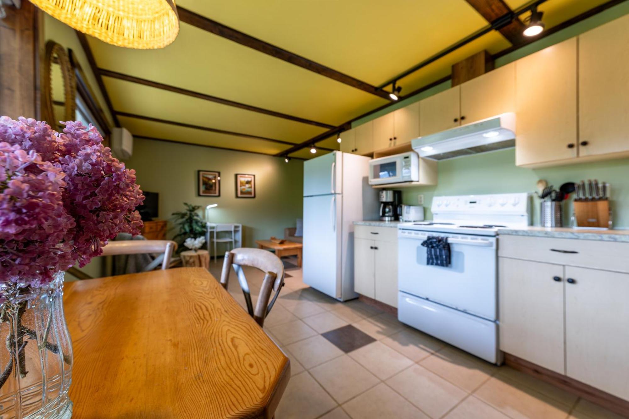 2Mins To Town, Ac & Sauna, Self Check-In, Full Kitchen, Free Laundry & Parking, Family Pet Friendly, Comfortably Sleeps Up To 10 غولدن المظهر الخارجي الصورة